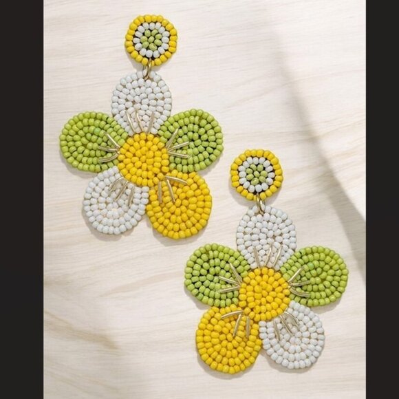 HANDMADE ~ Flower Seed Bead Earrings ~ NEW - Picture 1 of 2